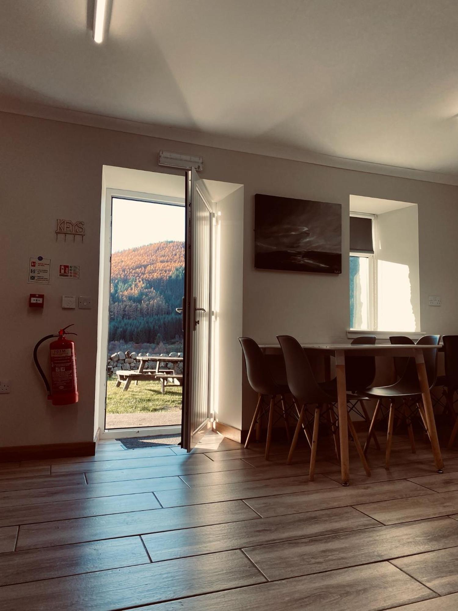Ben Nevis Inn Rooms Fort William Exterior photo